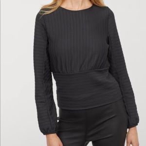 *WHITE* Textured long balloon sleeve top